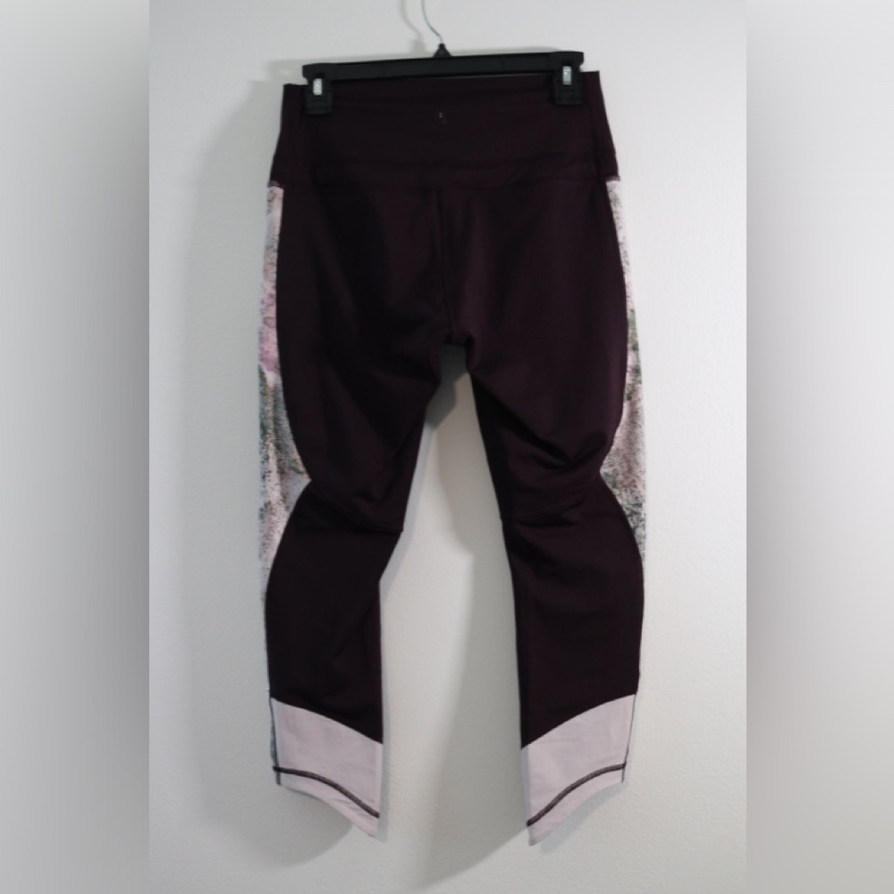 Lululemon Retreat 7/8 Pant Black Cherry / Sugar Crush Multi Size 6-8 - Picture 10 of 10